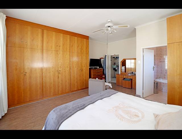 4 BEDROOM HOUSE FOR SALE IN CROSBY